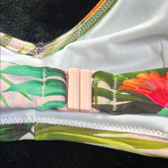 Tropical Print Bikini Top - Picture 4 of 7